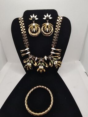 Vintage Avon Gold and Olive Statement Necklace & Earring Bracelet Set